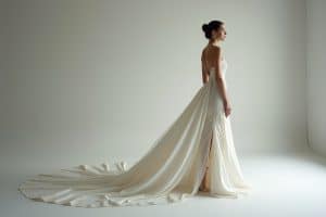 14 Brautkleider mit Schlitz Inspirationen